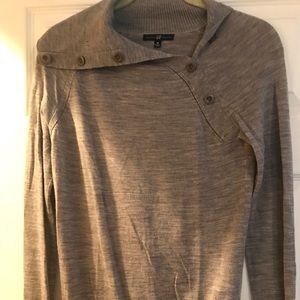 Gap sweater